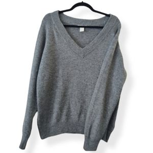 H&M Woman's Grey V-Neck Sweater | Size Medium